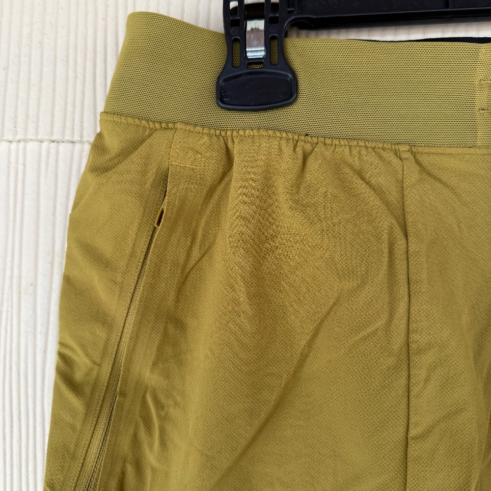 Lululemon License to Train Shorts - Picture 3 of 5